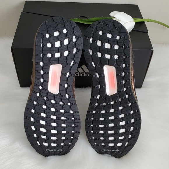 Adidas Big Girl Shoes Size 5.5 + 9 pairs Lucky Brand Socks - Picture 4 of 7